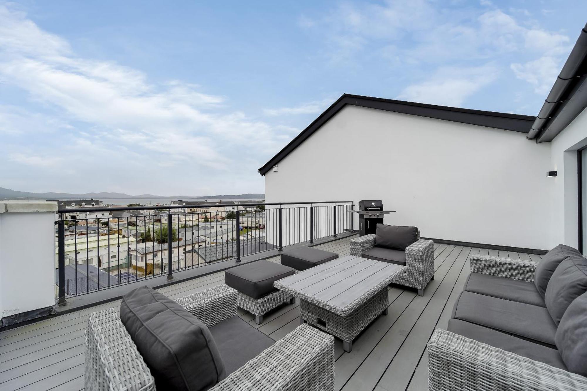 Bayview Luxury 3 Bedroom Apartment First Floor Downings Ngoại thất bức ảnh